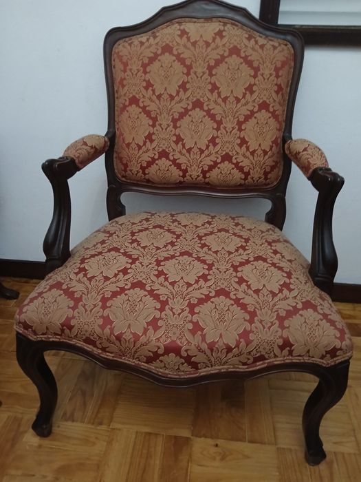 100 euros cada cadeirão . Preço espectacular