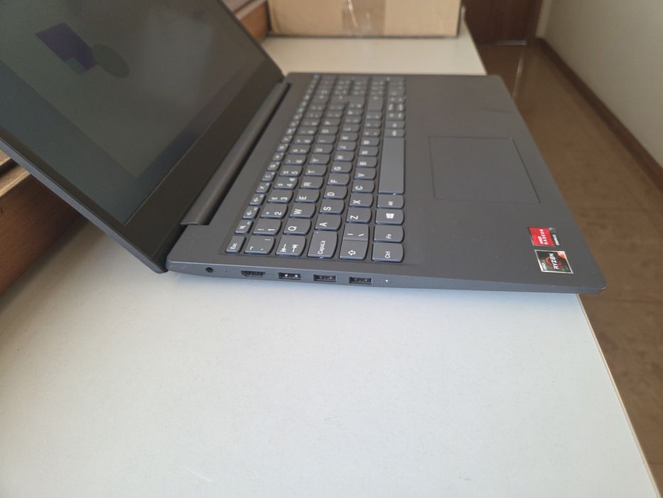 LENOVO V15-ADA 15,6Polegadas