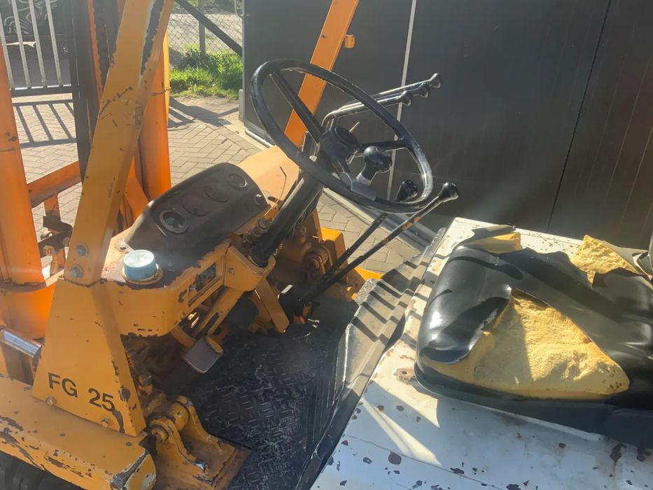 Empilhador komatsu 2t