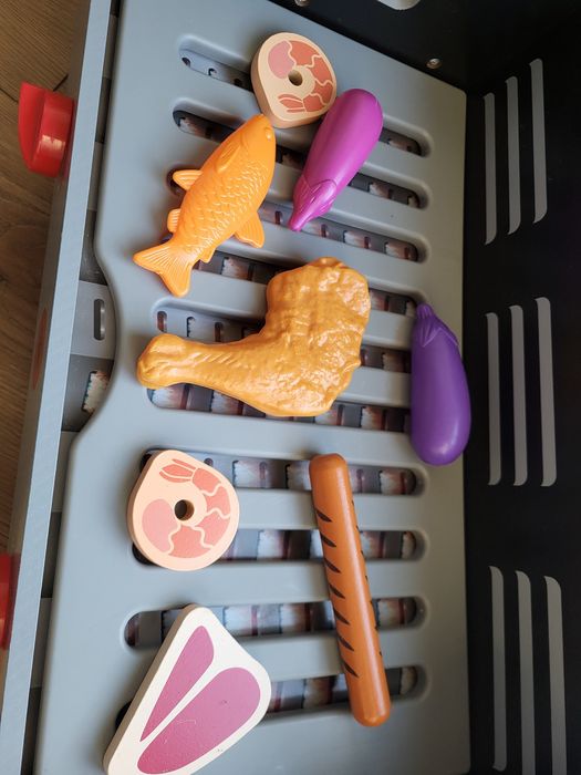Grill drewniany dla dzieci plus akcesoria