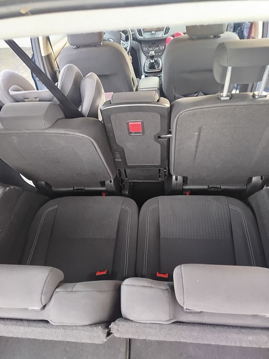 Ford grand c-max siedmioosobowy