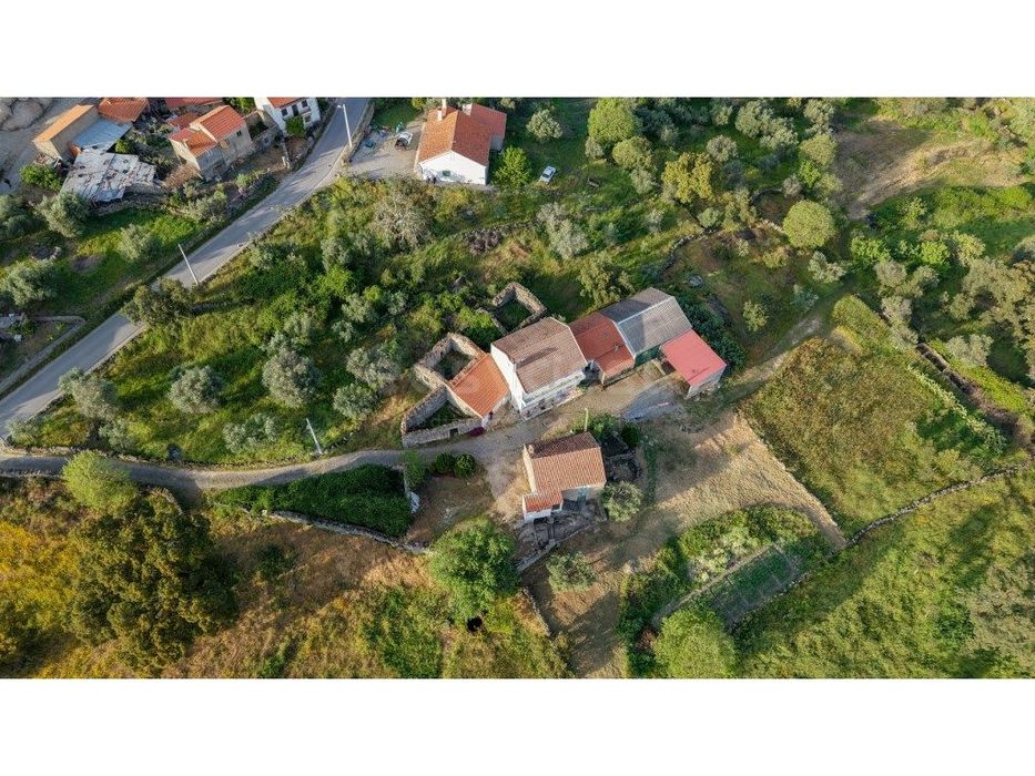 Moradia tradicional com terreno generoso e com vista deslumbrante p...