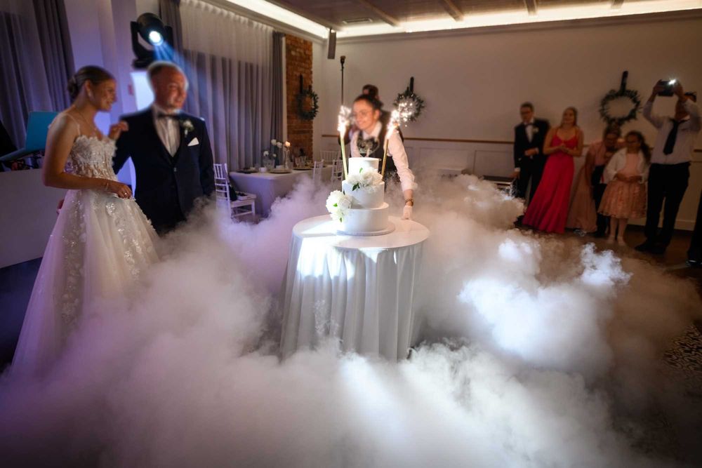 Taniec w chmurach, ciężki dym, fontanny iskier, Pierwszy Taniec