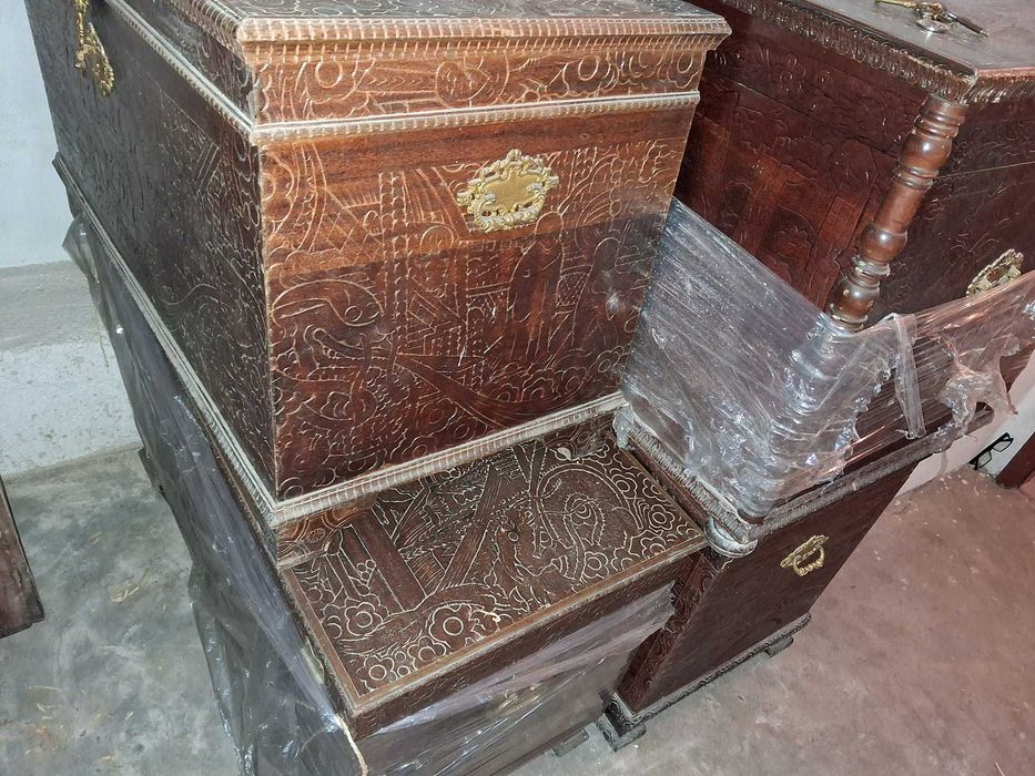 Arcas Baus de madeira e metal