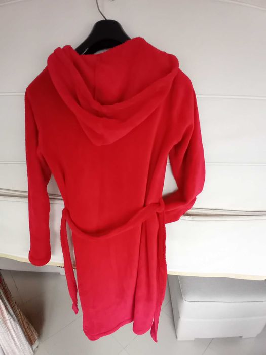Roupão vermelho, rapaz, com capuz, tamanho S