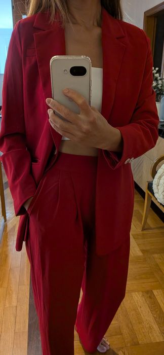 Conjunto vermelho elegante – blazer e calças