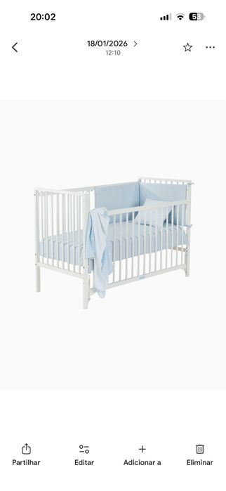 Berço branco com grades amovíveis
