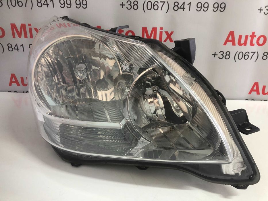 Фара Toyota Verso 81110-0F090