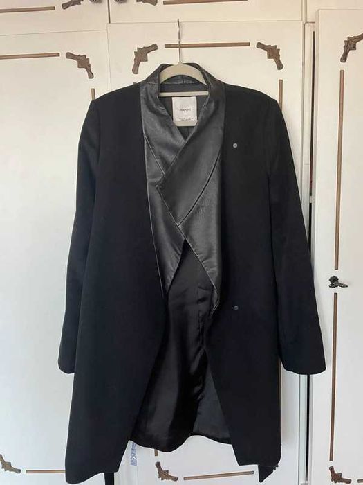 Płaszcz wełniany skórzane wstawki mango czarny