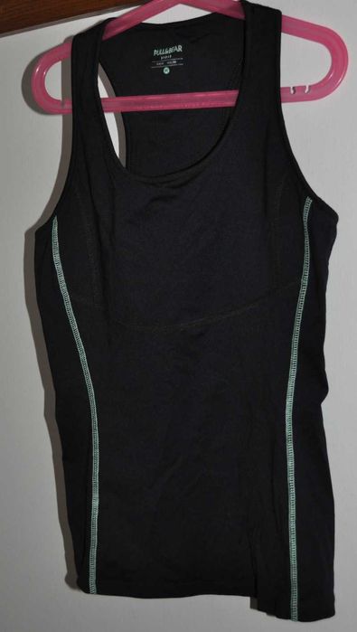 Sportowa koszulka ze stanikiem - PULL & BEAR - XS/S - czarna - KRAKÓW