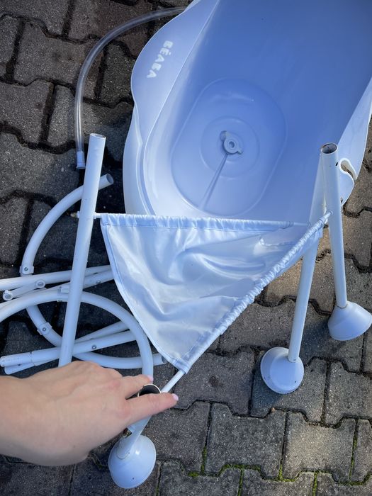 Beaba zestaw wanienka z odpływem oraz stojak do wanienki