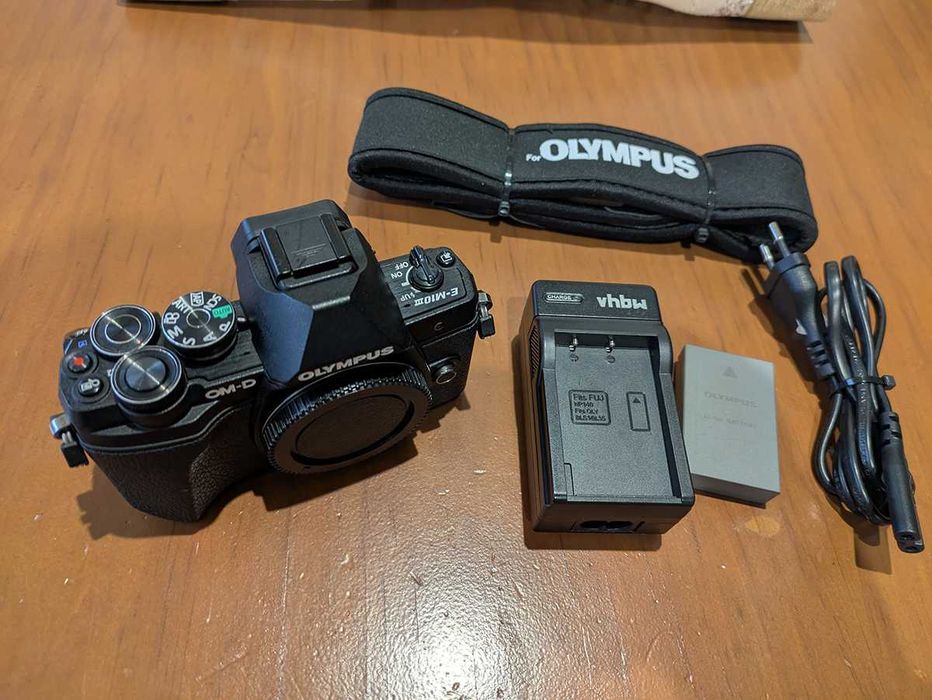 Máquina Olympus OM-D E-M10 III ("c/nova") 6 mil disparos