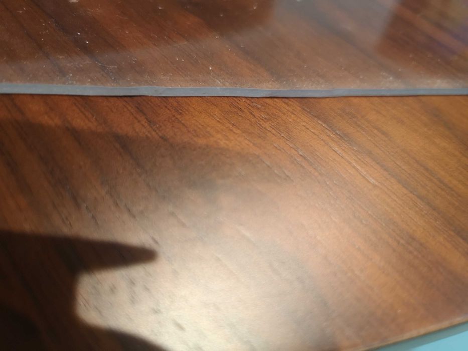 Mesa oval de nogueira, sem cadeiras!