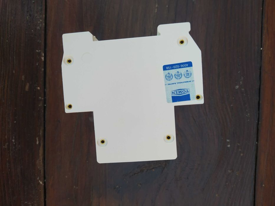 Автоматичний вимикач диференційного струму.