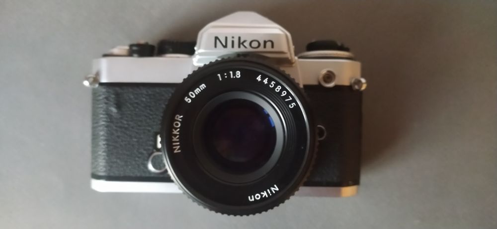 Nikon FE плівковий фотоапарат