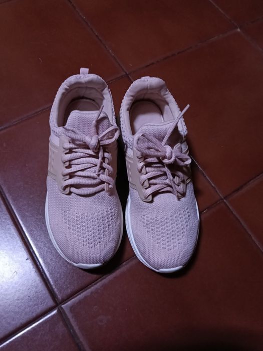 2 pares de sapatilhas de tecido rosa e cinzento