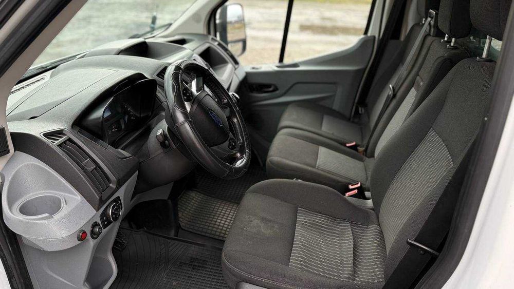 Автомобіль Ford Tranzit