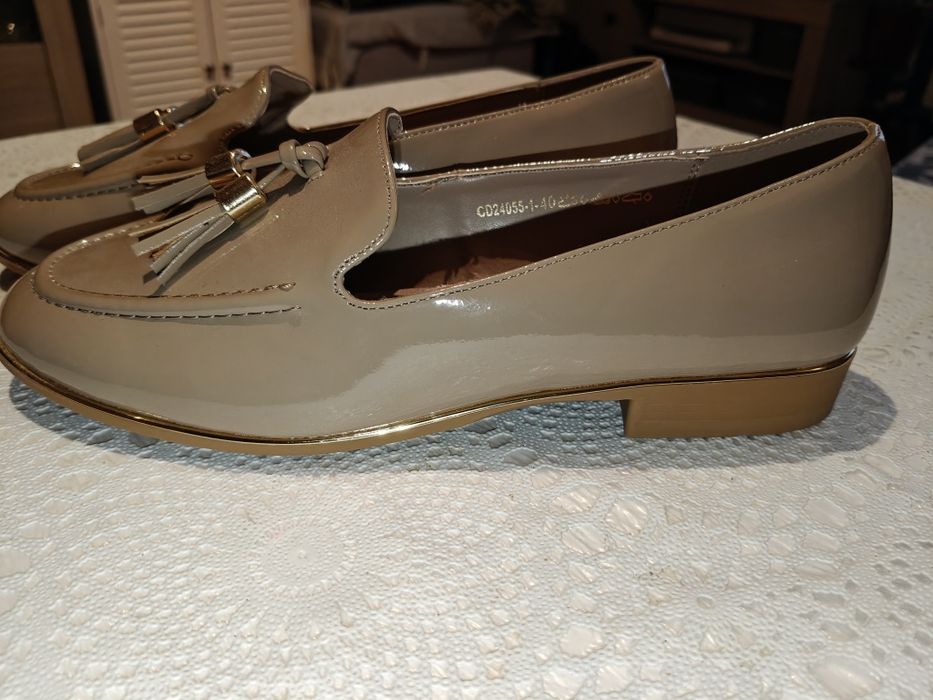 Buty lordsy lakierowane nowe, Clara Barson r. 40
