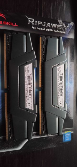 Kit Memória RAM G.SKILL Ripjaws V 16GB (2x8GB) DDR4-3000MHz CL15