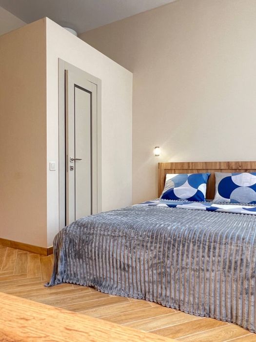 Сучасні апартаменти в центрі міста - Лазнева 8