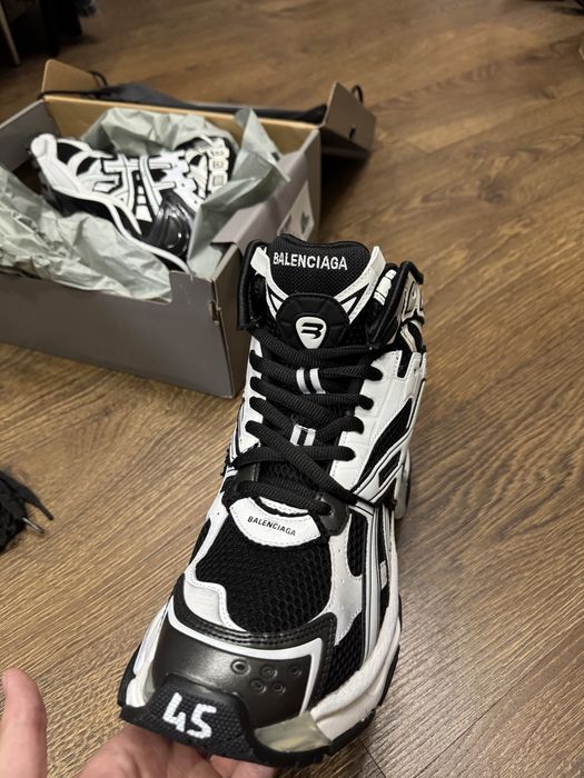 Нові Balenciaga Runner