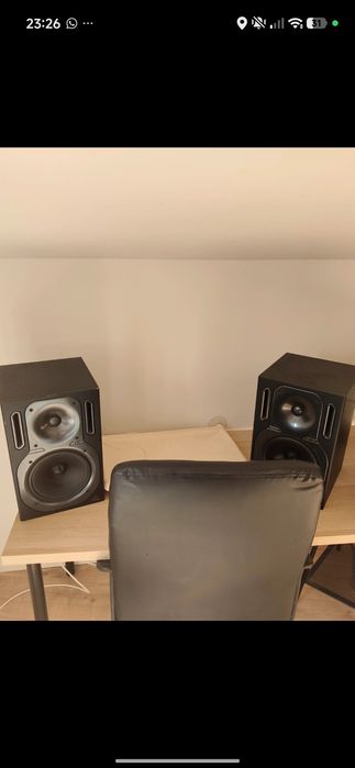 Behringer Truth
B2031A,