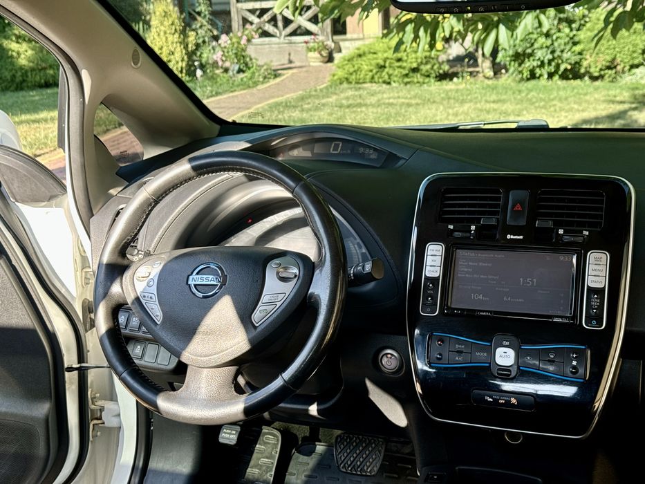 Nissan Leaf 2014 • Tekna • 24 kWh • Webasto