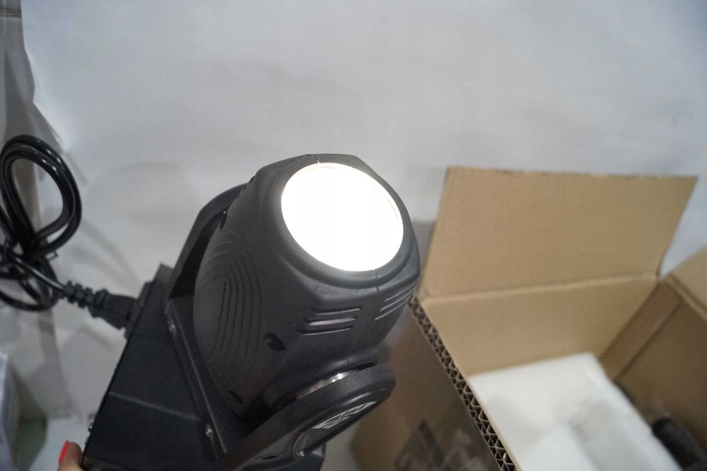 G426 Ruchoma głowa głowica LED RGBW oświetlenie sceniczne ZQ02040