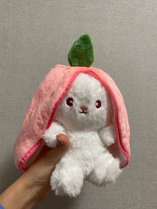 М'який кролик-полуничка трансформер