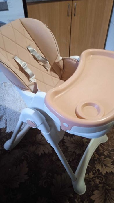 Дитячий столик для годування