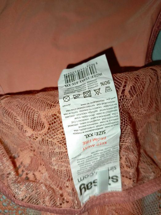Sinsay: koralowe stringi XXL
