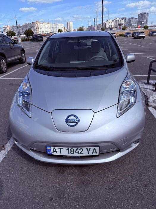 Leaf nissan, електромобіль
