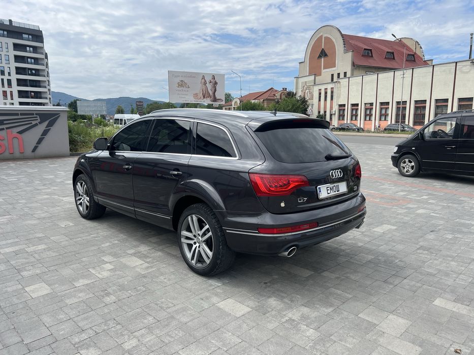 Автомобіль Q7 2010