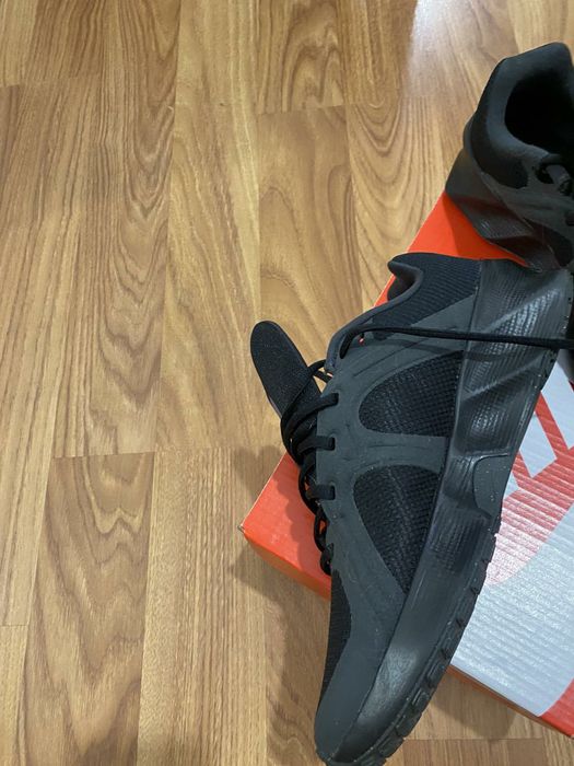 Продам оригинальные кросовки NIKE