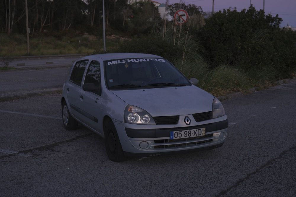 Renault Clio 1.2 16V 2004 Cinzento troco por mota preferencialmente