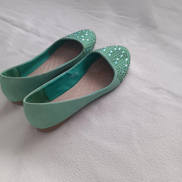 Vendo sapatos baixinhos para senhora