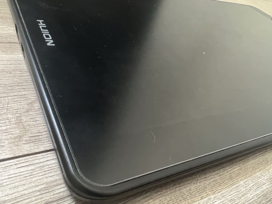 Tablet graficzny ekranowy Huion Kamvas 13 • Komplet • Dodatki USB-C / Folia