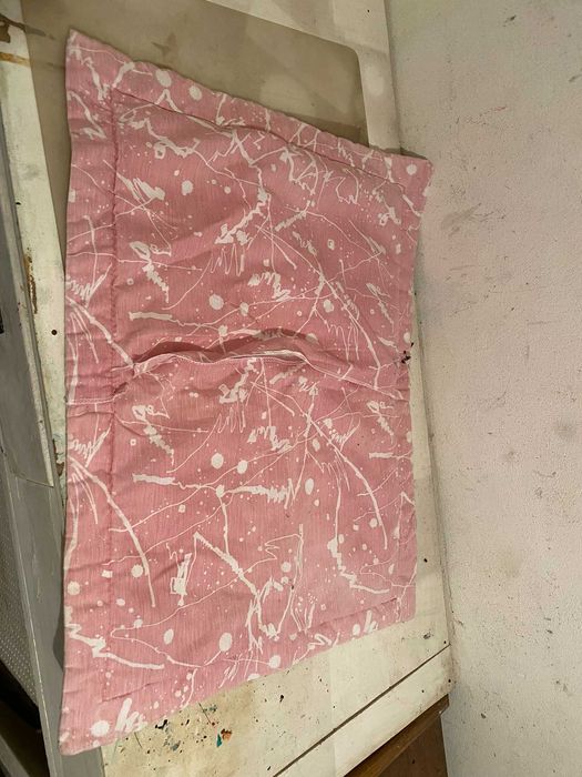 2 fronhas de almofada rosas e brancas