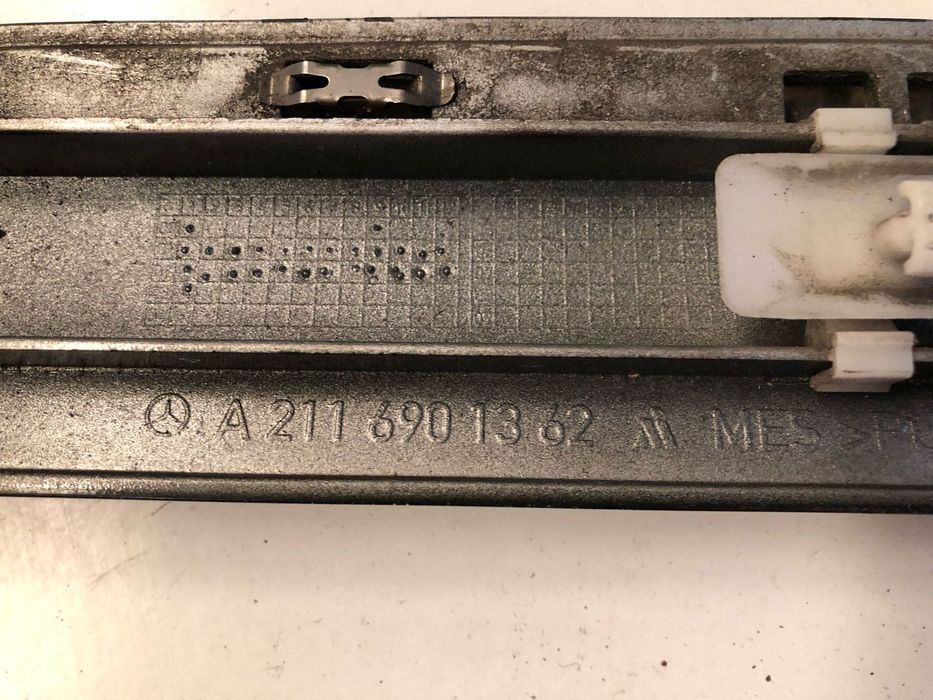 MERCEDES E W211 FRISO PORTA TRAS ESQUERDO - FR019