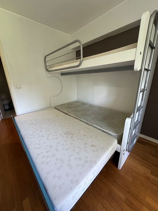Cama  com tres colchoes