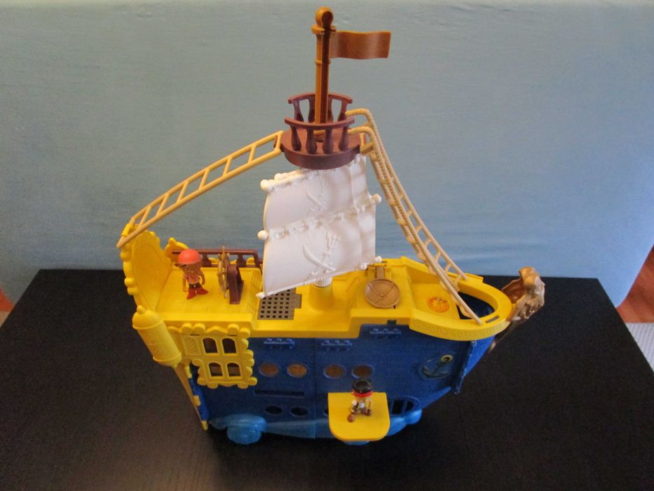 Barcos do Jake Pirata e Capitão Gancho (é possível venda em separado)