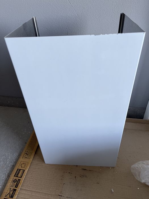 Osłona komina okapu BOSCH – nowa, 19×26×46 cm