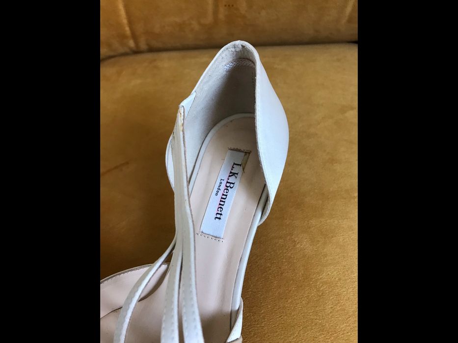 Czolenka LK Bennett, ecru kolor. Nowe