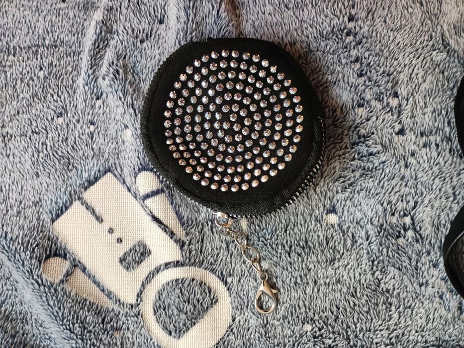 Okazja !!! Saszetka , nerka z cyrkoniami. Czarna.