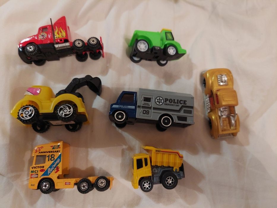 Продам машинки киндерные