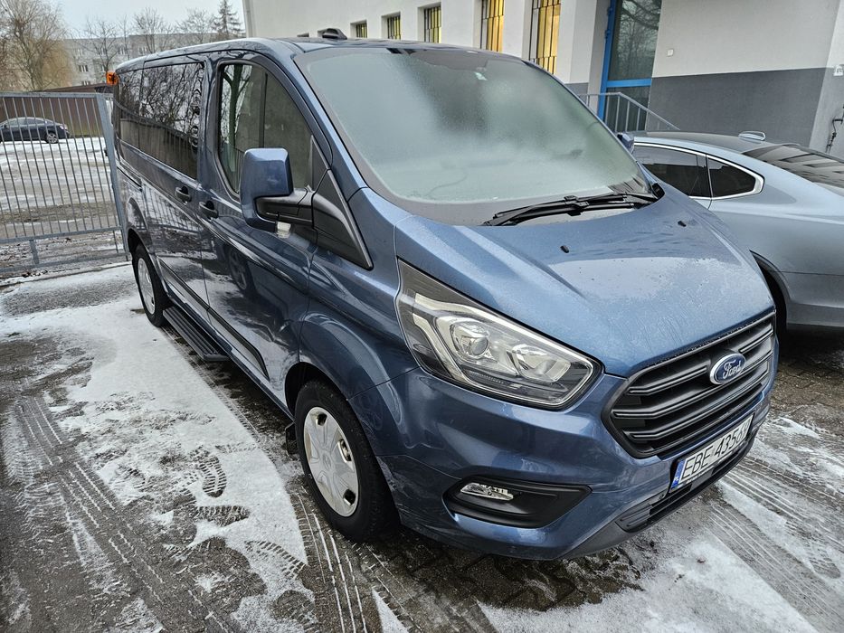 Wynajem busa Ford Transit Custom L1H1 9 osobowy 2020 r.