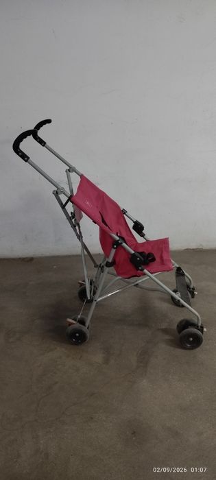 Carrinho de passeio para crianças. Em Loulé.