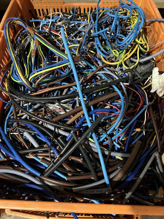 Servicos de recolha de fios eletricos / cobre / latao