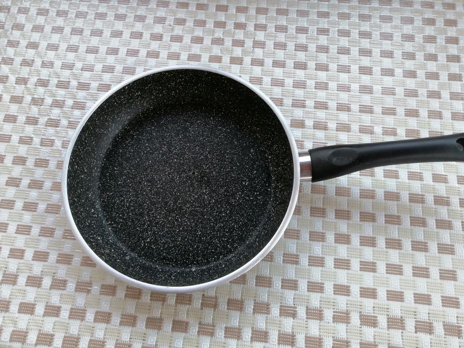 Сковородки кухонные разные