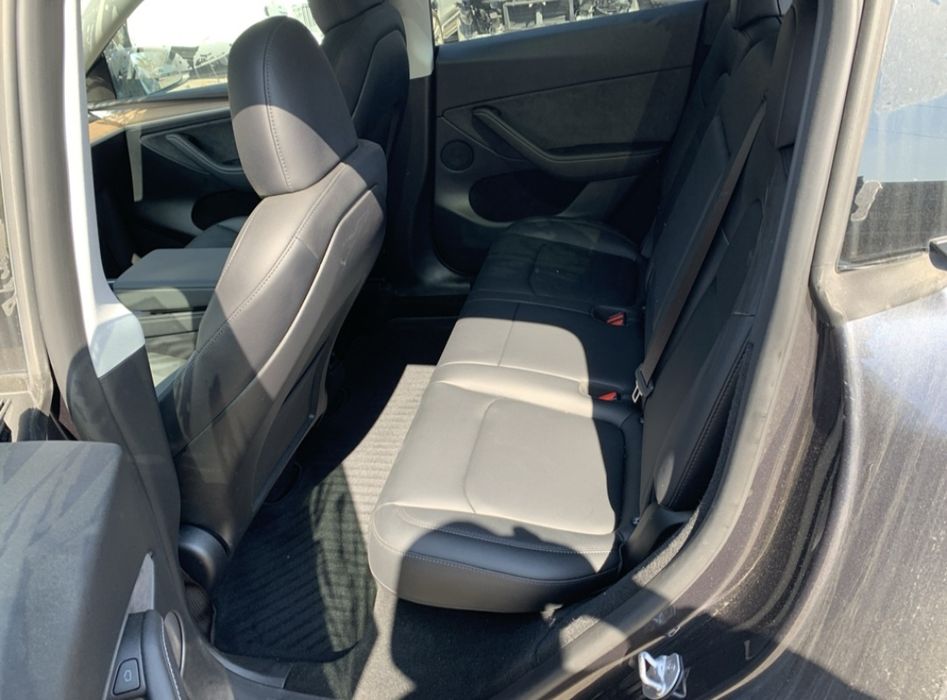 Продам Tesla Y .